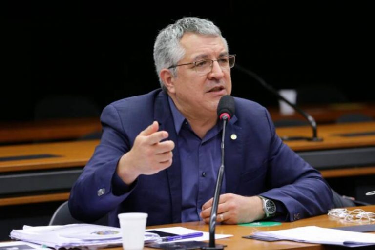 Recuperação econômica passa por projetos de economia solidária para famílias brasileiras